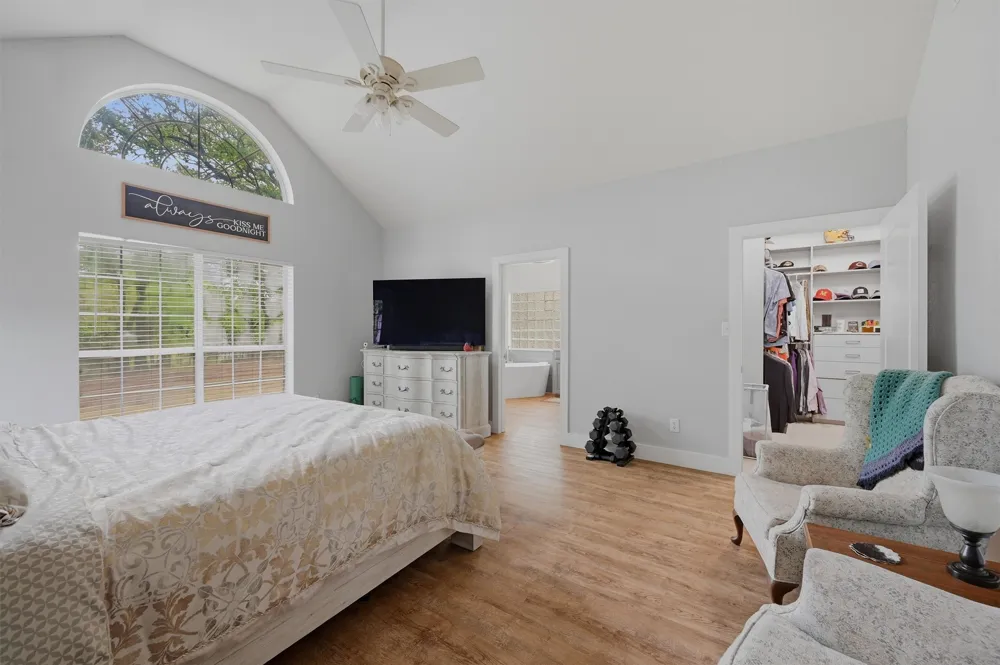 106 Shoshone Drive Lake Kiowa, TX 76240