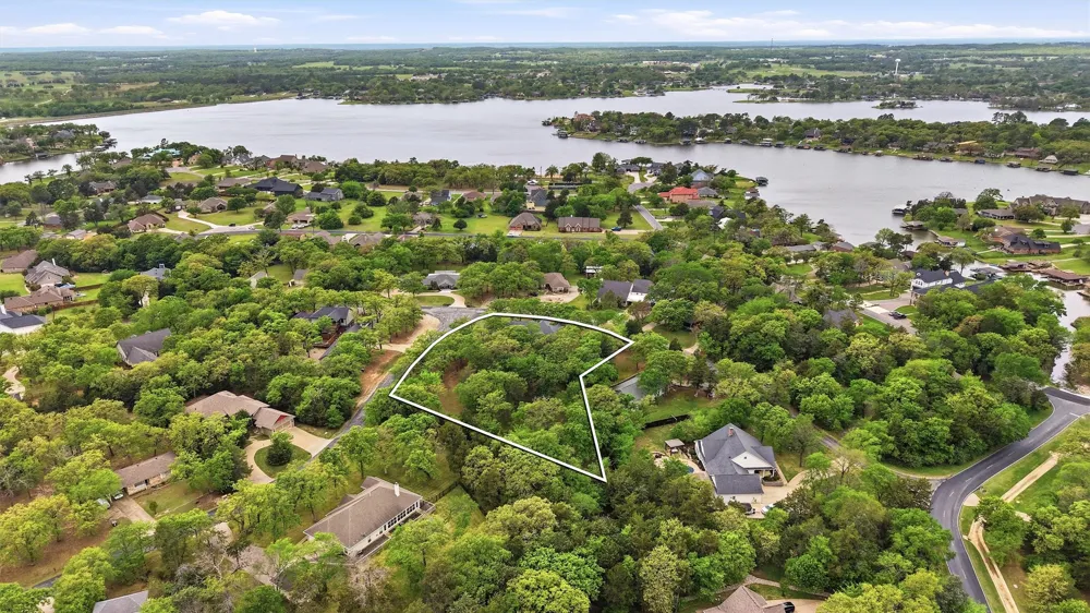 106 Shoshone Drive Lake Kiowa, TX 76240