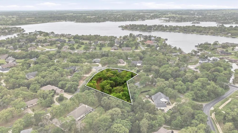 106 Shoshone Drive Lake Kiowa, TX 76240