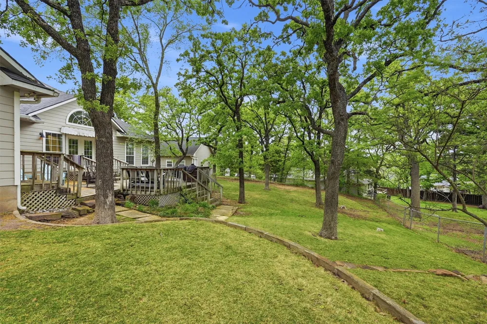 106 Shoshone Drive Lake Kiowa, TX 76240