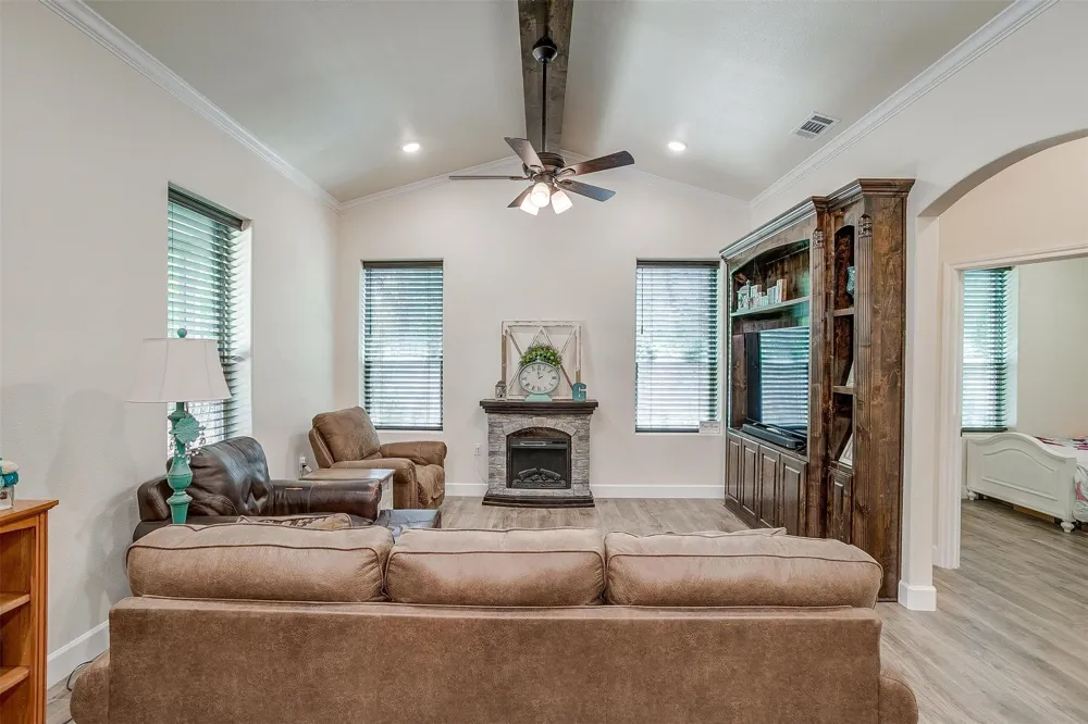 313 Broken Rd Road Perrin, TX 76486