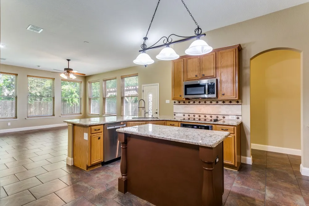 2609 Valencia Lane Denton, TX 76210