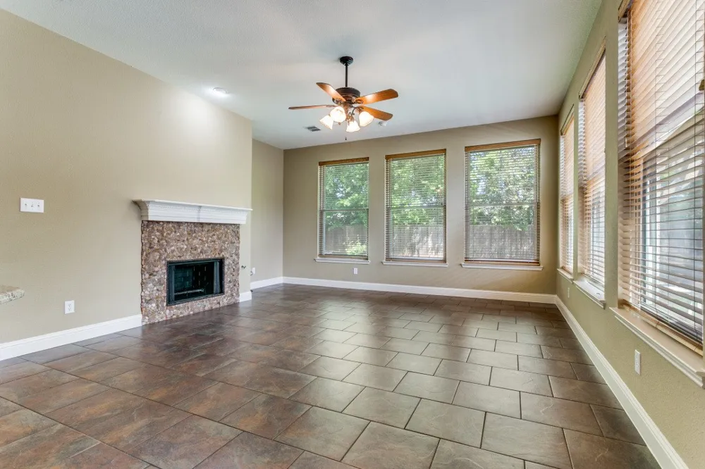 2609 Valencia Lane Denton, TX 76210