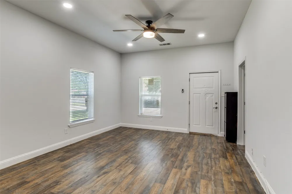 2323 Stoneman Street Dallas, TX 75215