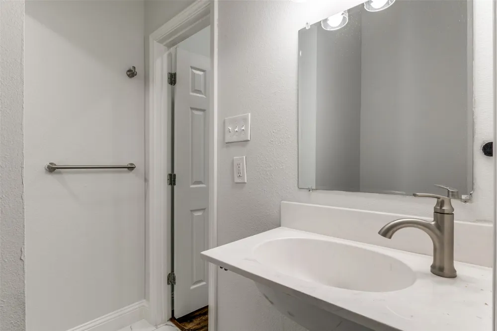 2323 Stoneman Street Dallas, TX 75215