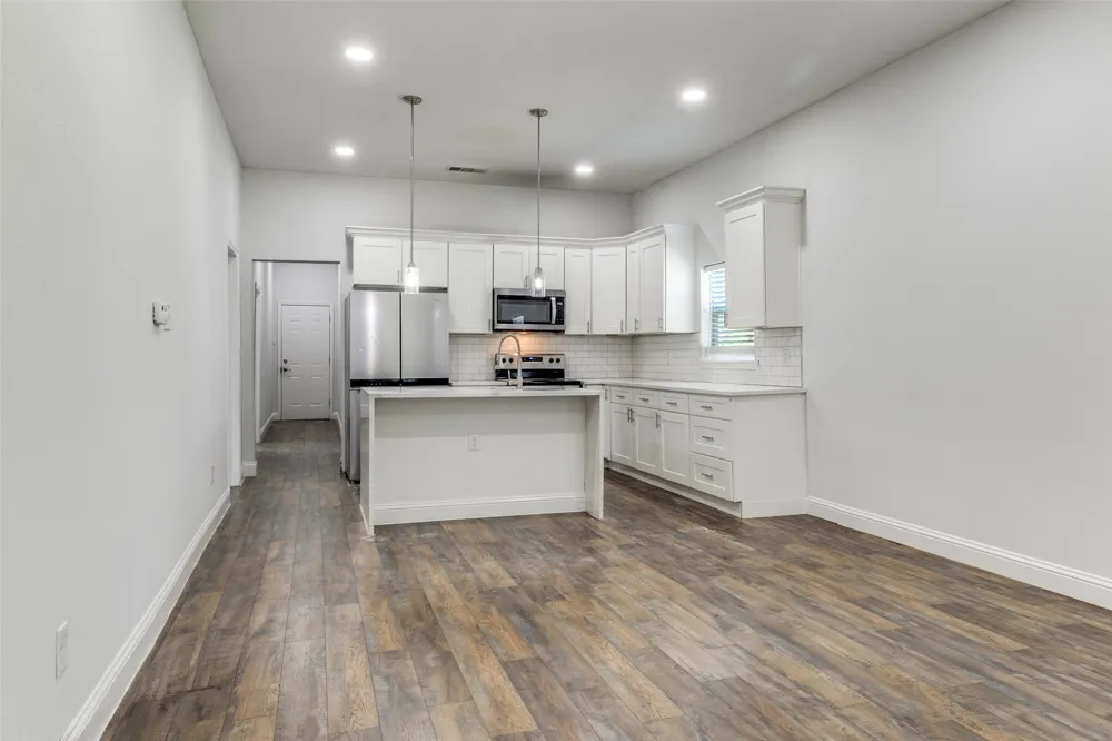 2323 Stoneman Street Dallas, TX 75215