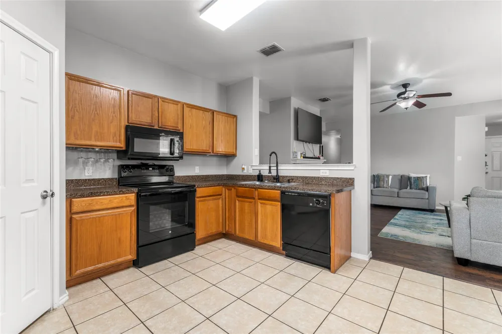 1225 Glencoe Drive Glenn Heights, TX 75154