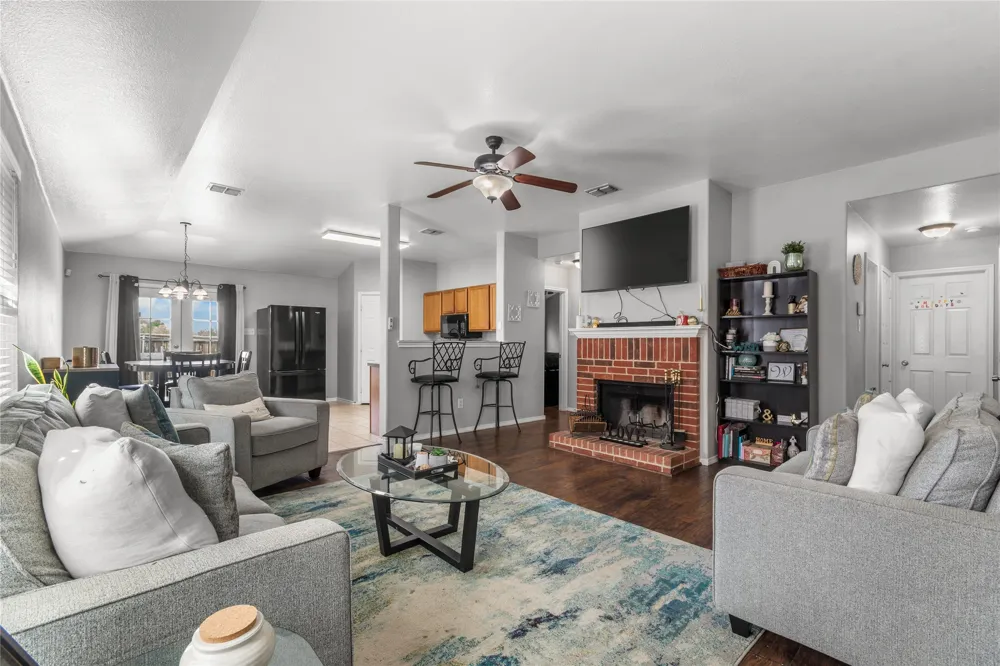 1225 Glencoe Drive Glenn Heights, TX 75154