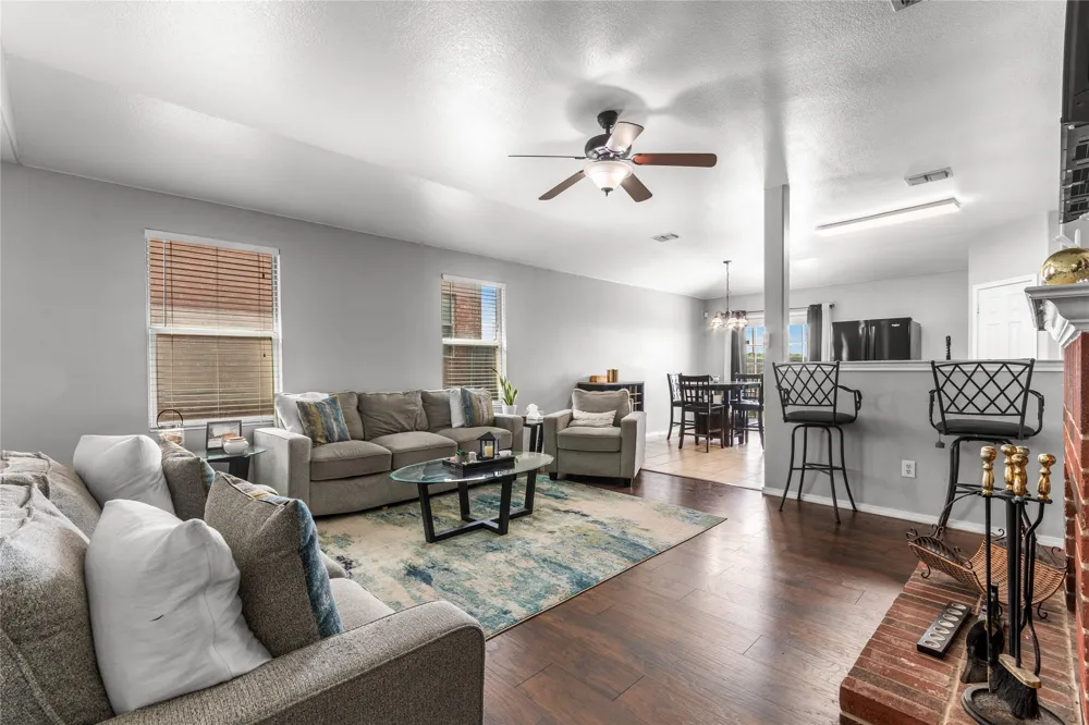 1225 Glencoe Drive Glenn Heights, TX 75154