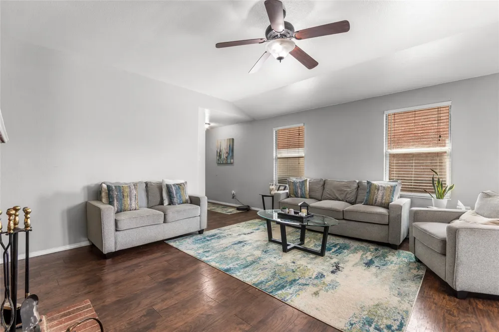 1225 Glencoe Drive Glenn Heights, TX 75154