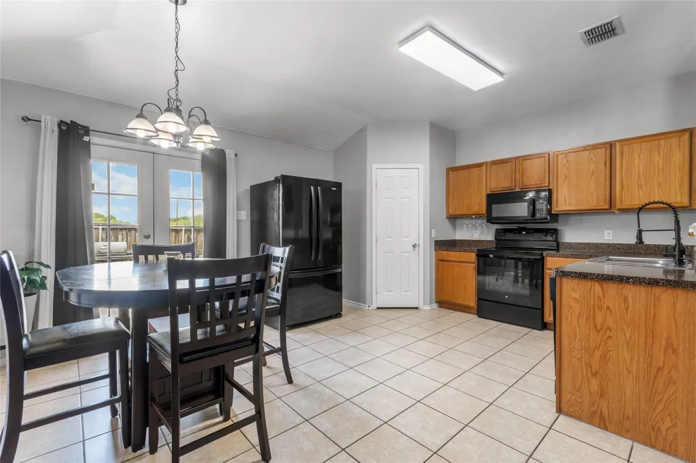 1225 Glencoe Drive Glenn Heights, TX 75154