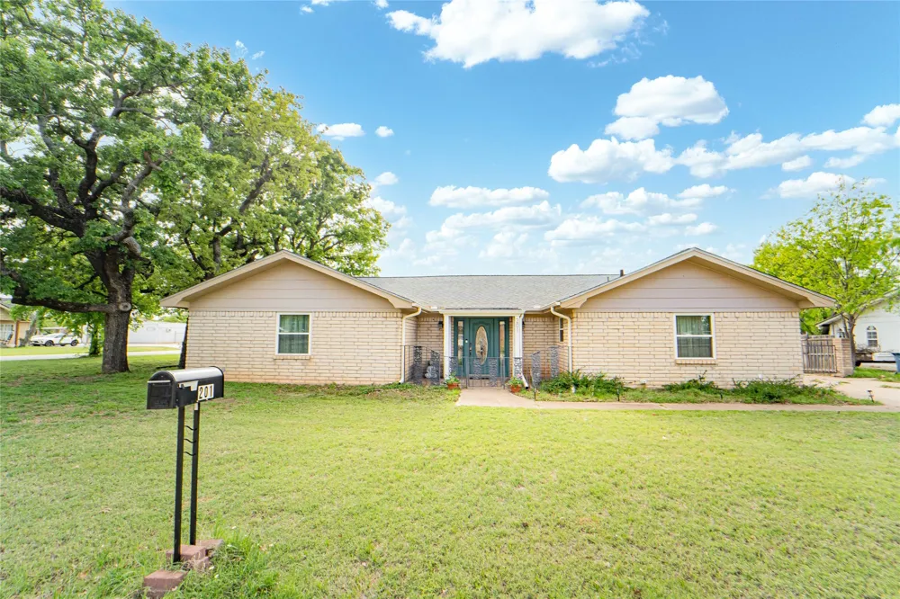 201 Westwood Street Breckenridge, TX 76424