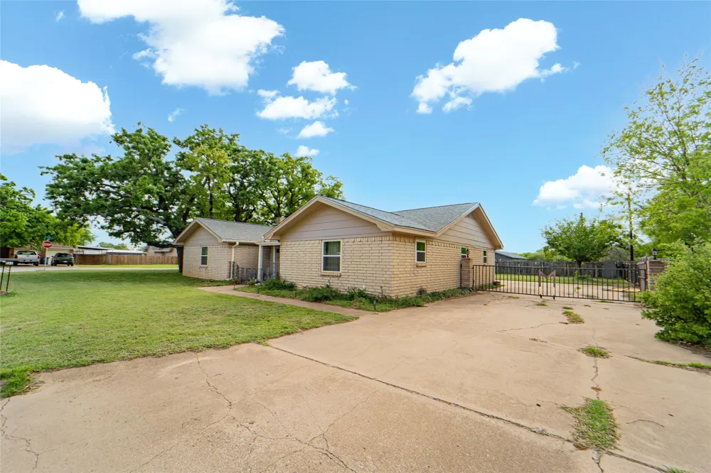 201 Westwood Street Breckenridge, TX 76424