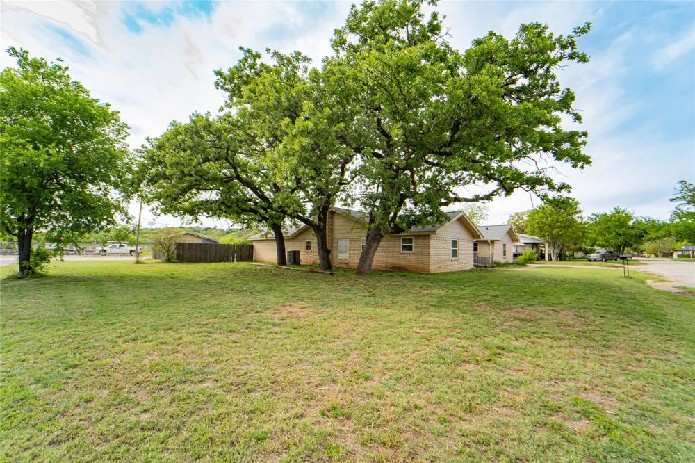 201 Westwood Street Breckenridge, TX 76424