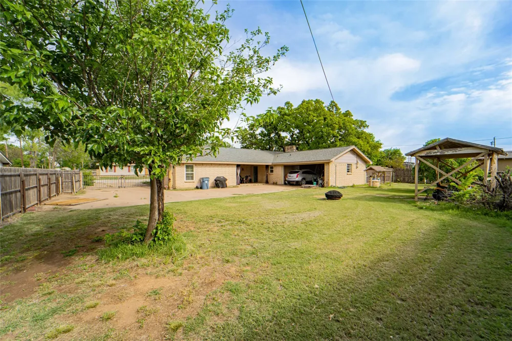 201 Westwood Street Breckenridge, TX 76424