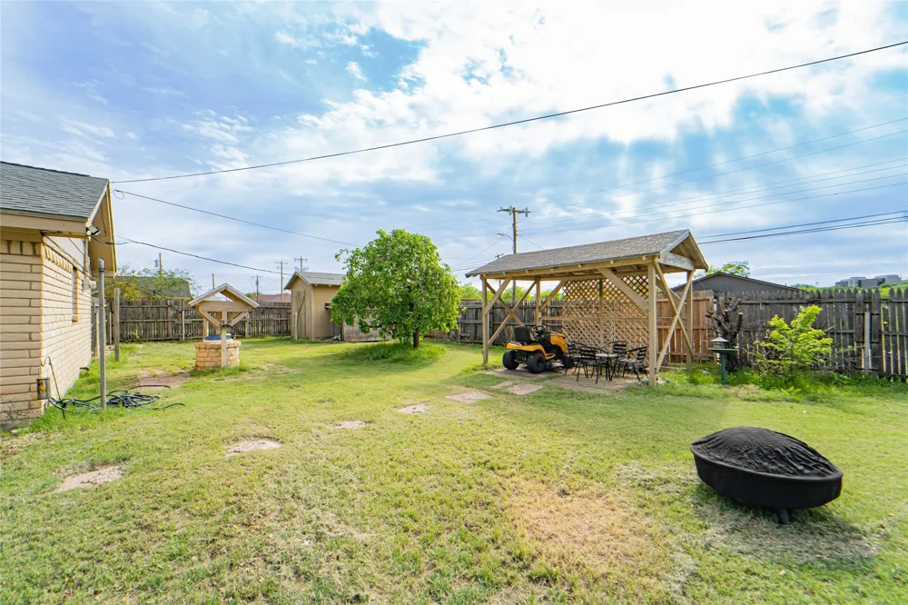 201 Westwood Street Breckenridge, TX 76424