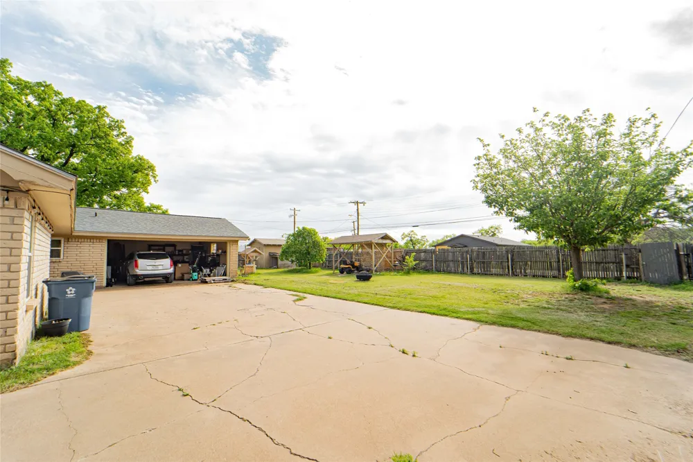 201 Westwood Street Breckenridge, TX 76424