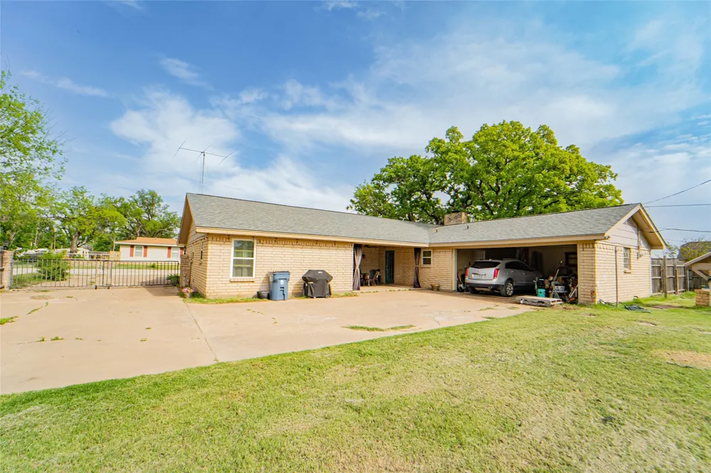 201 Westwood Street Breckenridge, TX 76424