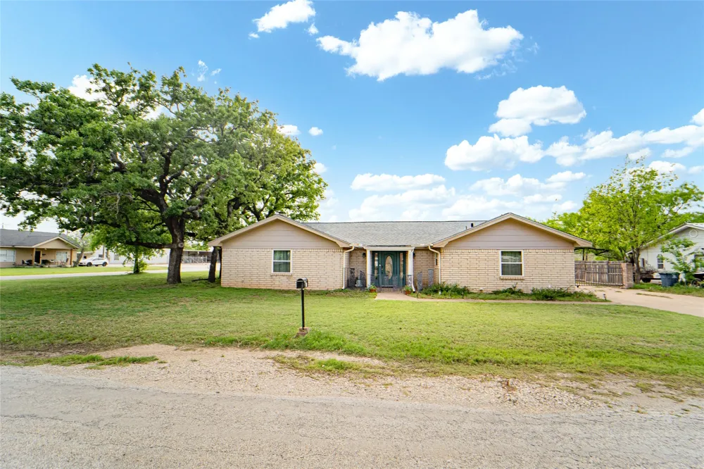 201 Westwood Street Breckenridge, TX 76424