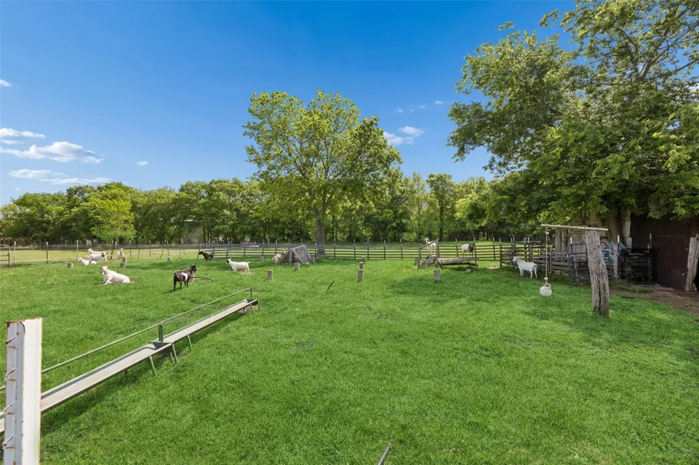 579 County Road 5005 Blue Ridge, TX 75424