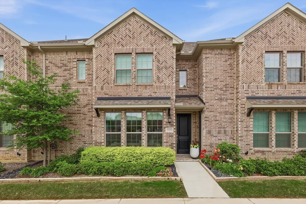 215 Suma Drive Euless, TX 76040