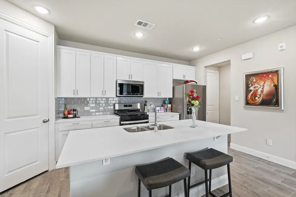 215 Suma Drive Euless, TX 76040