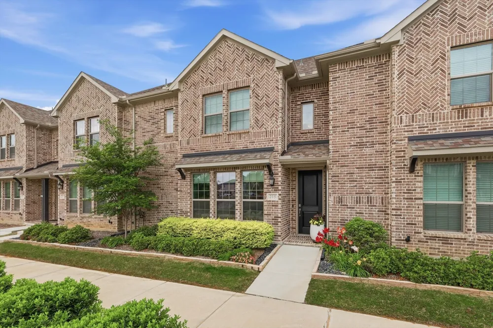 215 Suma Drive Euless, TX 76040