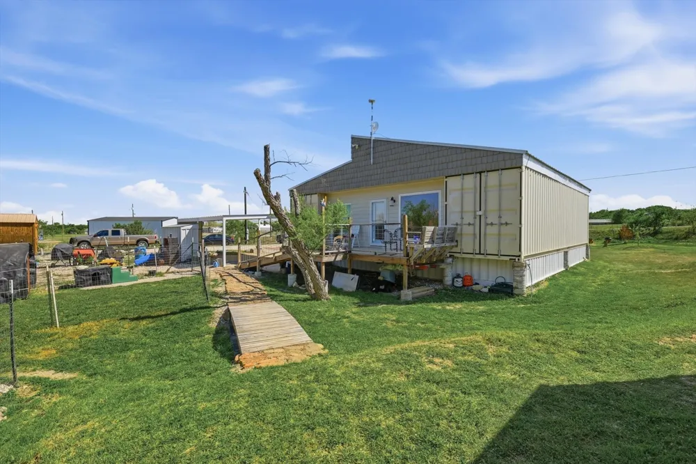 395 Lone Trail Rhome, TX 76078