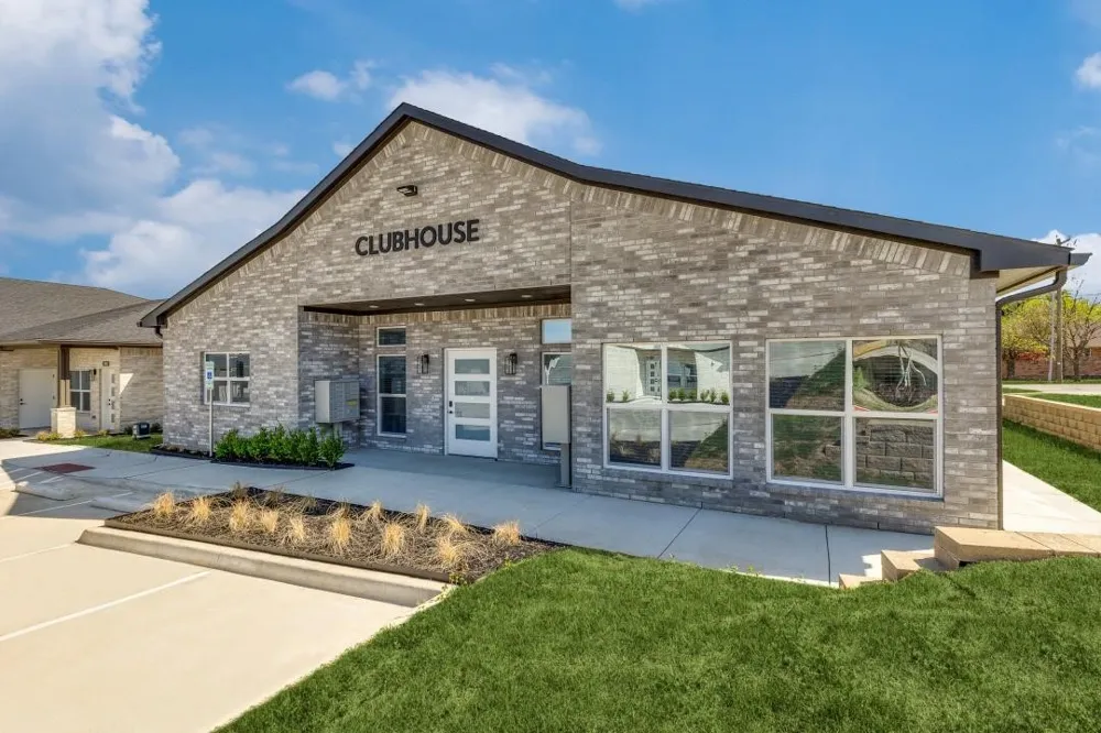 820 W McLeroy Boulevard #2033 Saginaw, TX 76179