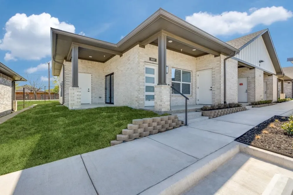 820 W McLeroy Boulevard #2033 Saginaw, TX 76179