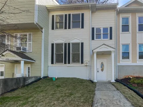 688 Stratford Green