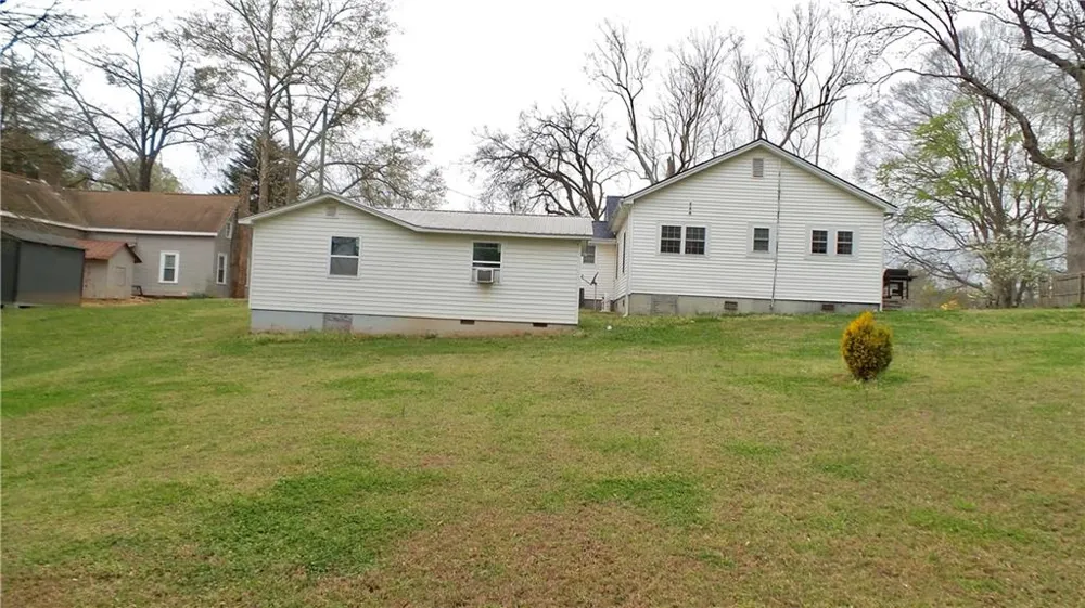 186 Railroad Avenue Lula, GA 30554