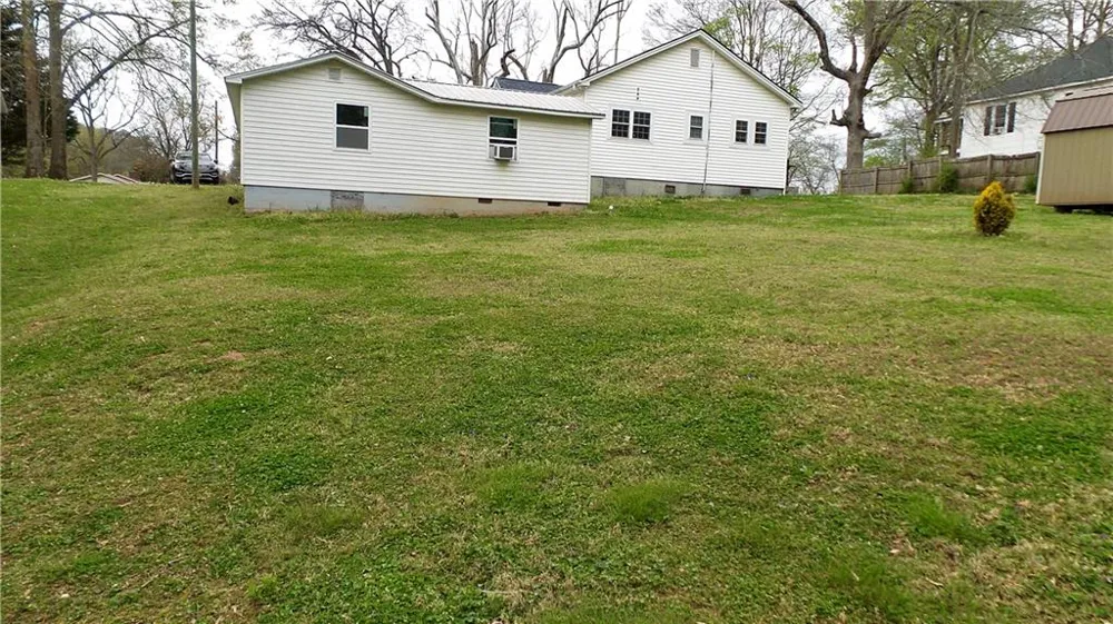 186 Railroad Avenue Lula, GA 30554