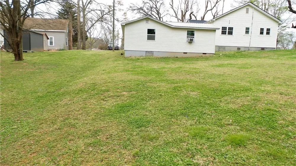 186 Railroad Avenue Lula, GA 30554