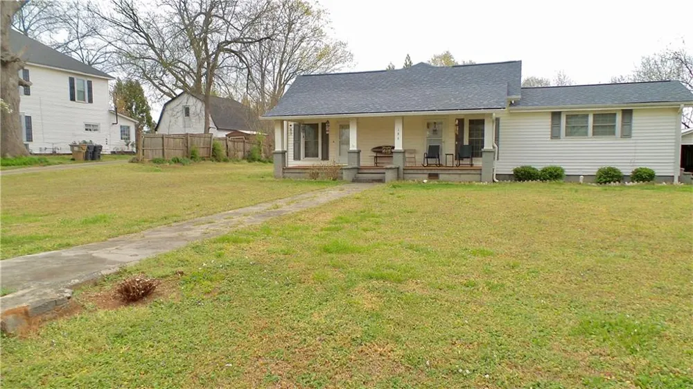 186 Railroad Avenue Lula, GA 30554