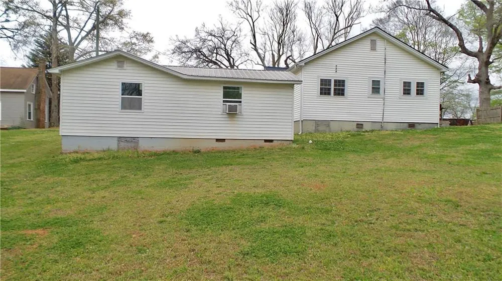 186 Railroad Avenue Lula, GA 30554