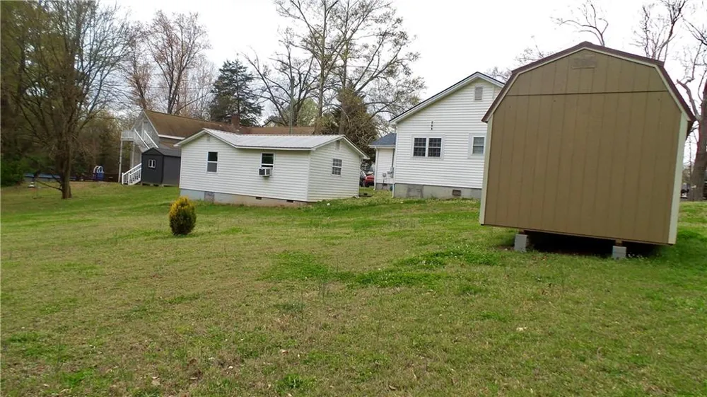 186 Railroad Avenue Lula, GA 30554