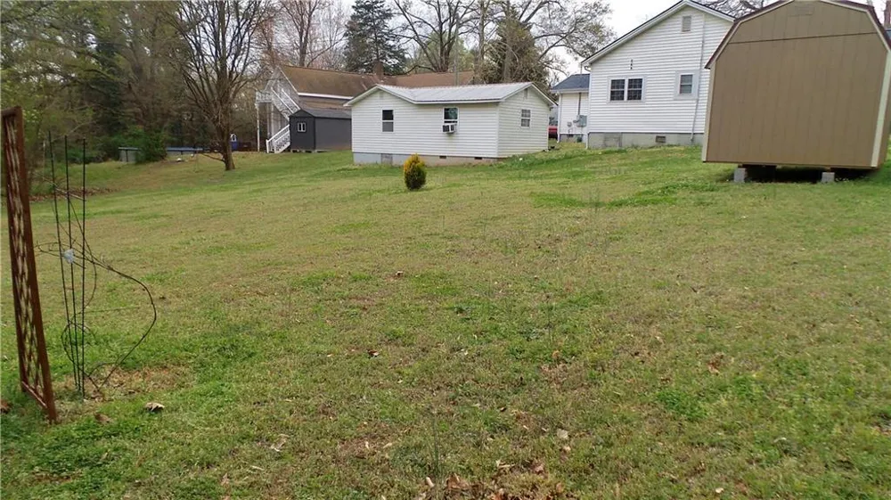 186 Railroad Avenue Lula, GA 30554