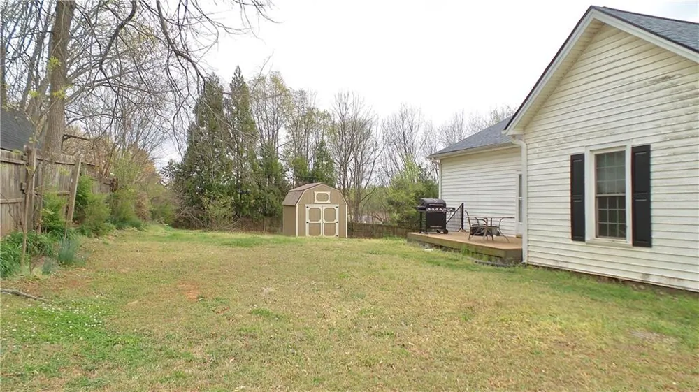 186 Railroad Avenue Lula, GA 30554