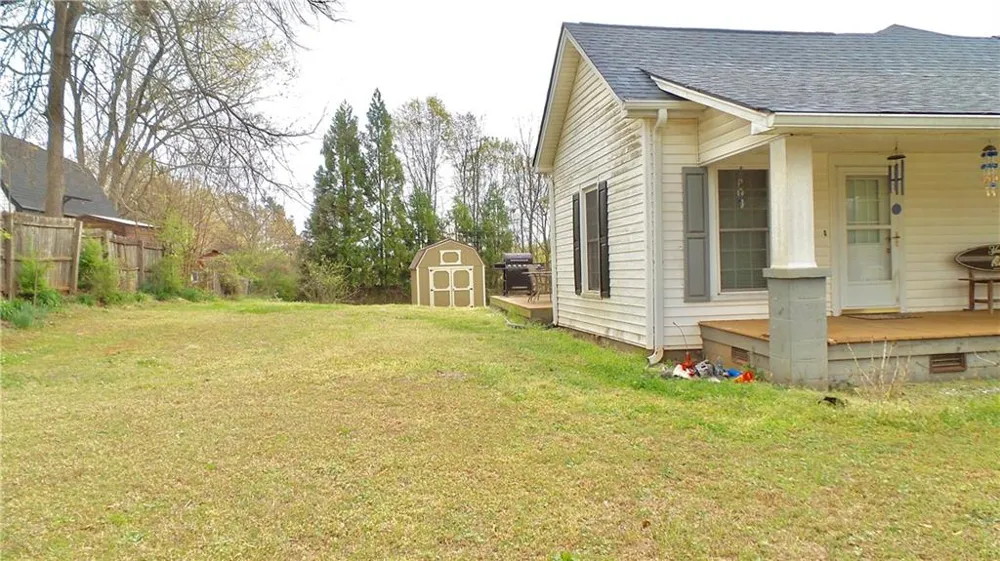 186 Railroad Avenue Lula, GA 30554