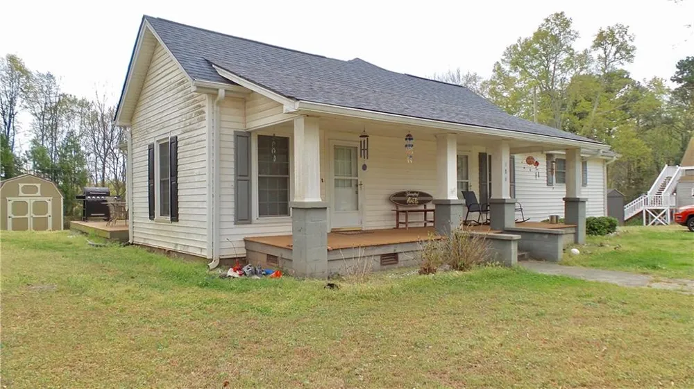 186 Railroad Avenue Lula, GA 30554