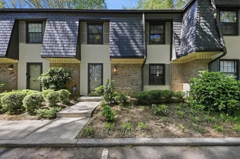 225 Triumph Drive NW