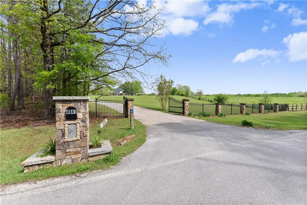 4841 Cobb Griffin Gillsville, GA 30543