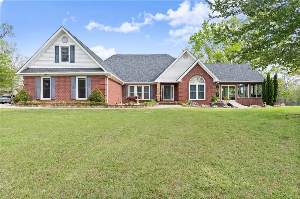 4841 Cobb Griffin Gillsville, GA 30543