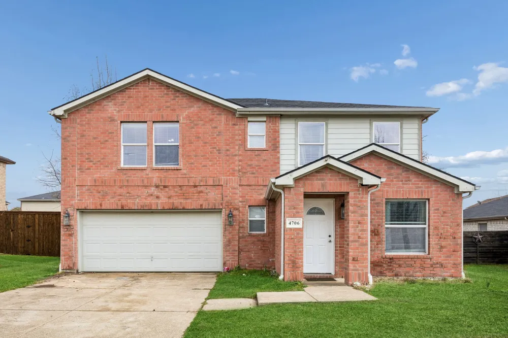 4706 Creekview Lane Balch Springs, TX 75180