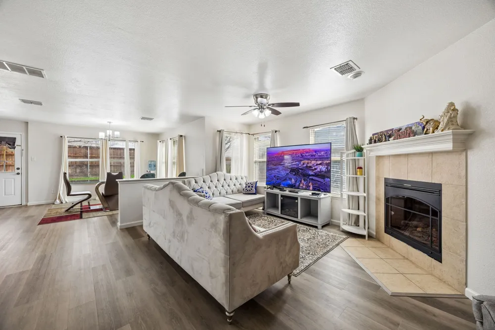 4706 Creekview Lane Balch Springs, TX 75180