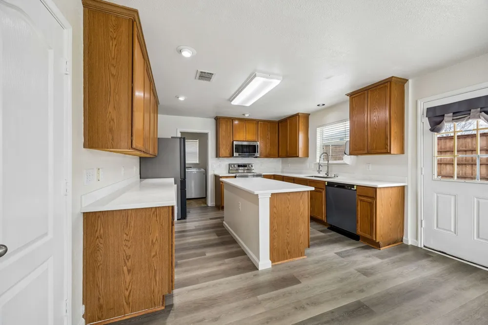 4706 Creekview Lane Balch Springs, TX 75180