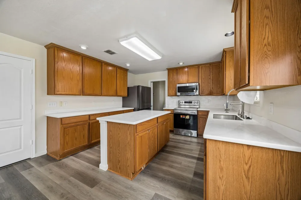 4706 Creekview Lane Balch Springs, TX 75180