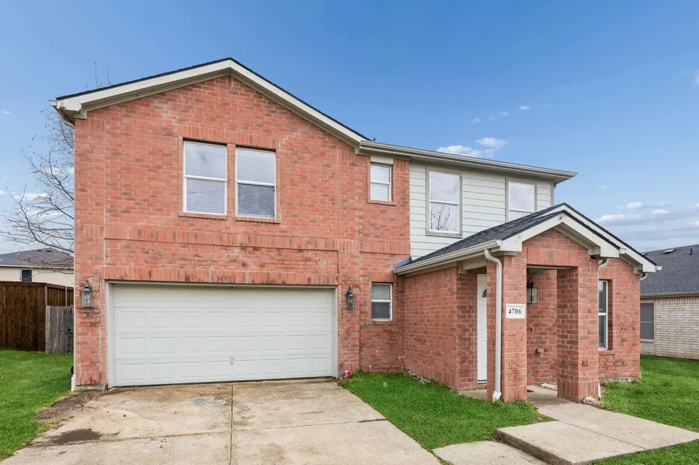 4706 Creekview Lane Balch Springs, TX 75180