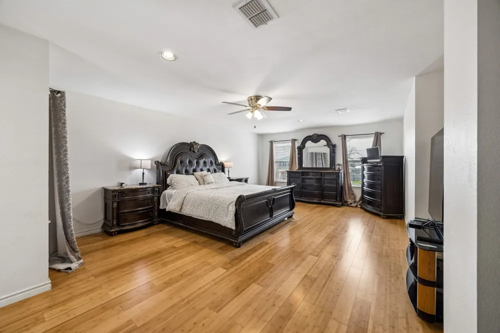 4706 Creekview Lane Balch Springs, TX 75180